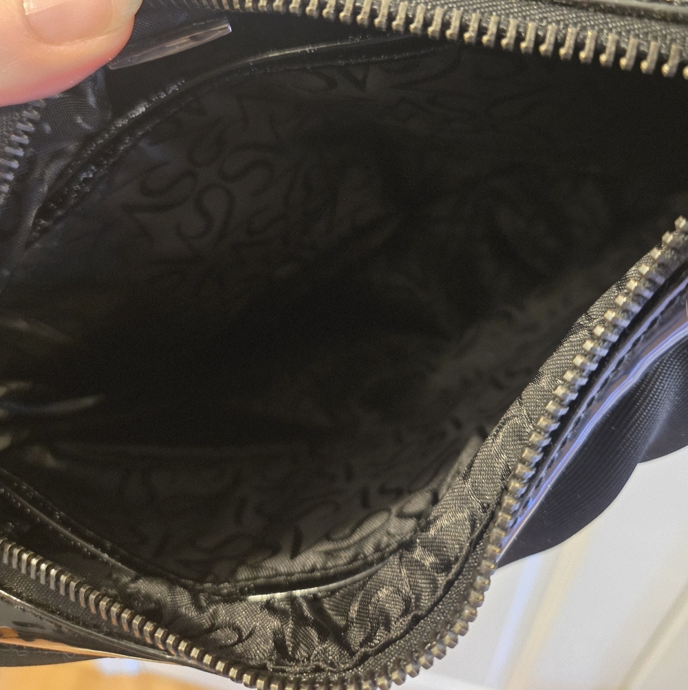 Elegant Black Vera Wang Women's Handbag - Picture 5 of 6